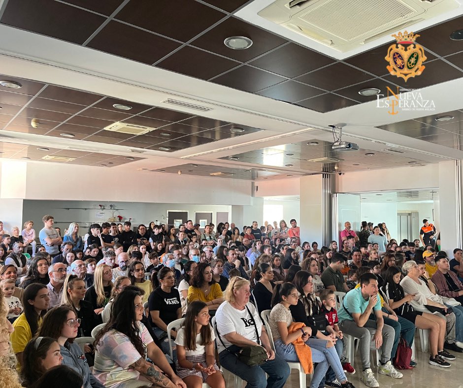 hnuevaesperanza's tweet photo. REUNIÓN DE NAZARENOS | En la mañana de hoy ha tenido lugar la reunión y entrega de puestos de #nazarenos de nuestra #Hermandad.
Un año más, eternamente agradecidos por la activa participación 👏🏻

#SomosNuevaEsperanza
#NuevaMalaga
#CofradiasMLG https://t.co/dU4y1d7saK