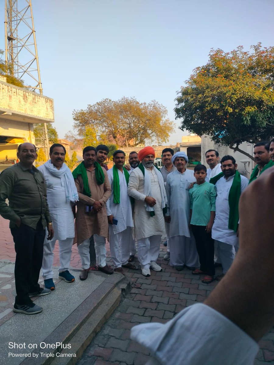 RahulAhBKU's tweet photo. आज #सोंटा_गांव में #अंतरराष्ट्रीय_खिलाड़ी_सुमित_राठी का प्रतीक चिन्ह देकर स्वागत किया, साथ में @OfficialBKU के राष्ट्रीय प्रवक्ता @RakeshTikaitBKU जी , और समस्त भाकियू टीम मुजफ्फरनगर
@NareshTikait @AnujsinghBKU @Shubhamrathiji @pawankhatanabku https://t.co/hQqxvtIybw