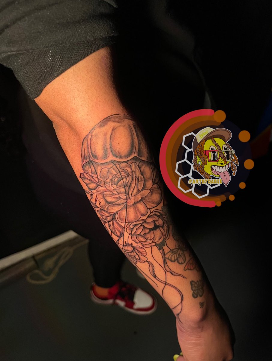 itsBeedott's tweet photo. Would you consider a jellyfish tattoo 🪸 ⚜️BOOKING FOR APRIL AND MAY⚜️ #artbydabee #dmvtattooartist #dmvtattoo #inktherapy #tattooshop #jellyfishtattoo #jellyfish #forearmtattoo #tattooart #tattooartist https://t.co/2WhJSm6ljj