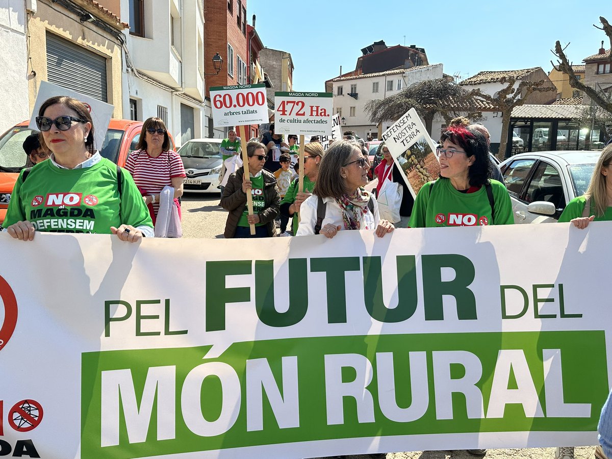 MarisaSaavedraM's tweet photo. Avui a #Cinctorres la gent de les comarques de #Castelló diem NO a la imposició de macroprojectes energètics i SÍ a una transició ecològica justa i democràtica que respecte el territori i a la gent.
@NoMatCCastello @NostraTerraAss #NoalaMAGDA
@ubiracional https://t.co/fYw6bzsgqa
