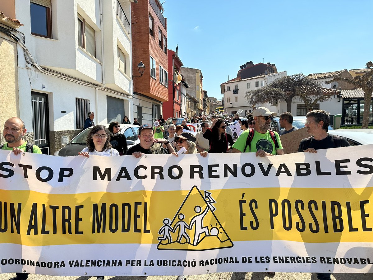 MarisaSaavedraM's tweet photo. Avui a #Cinctorres la gent de les comarques de #Castelló diem NO a la imposició de macroprojectes energètics i SÍ a una transició ecològica justa i democràtica que respecte el territori i a la gent.
@NoMatCCastello @NostraTerraAss #NoalaMAGDA
@ubiracional https://t.co/fYw6bzsgqa