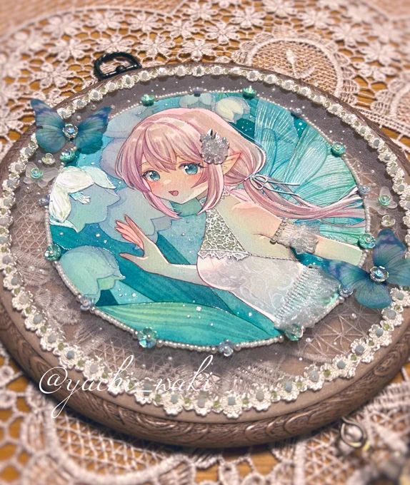 ビーズ刺繍×水彩の作品ですが無事完成致しましたビーズとレースたっぷりの半立体作品になります!実物を是非見てほしい〜#笑顔の咲く展示会2023 