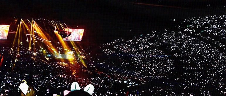 roxyluvsbritney's tweet photo. #ROSÉ's white ocean is bright, magical not to mention readily convenient because everyone has white lights, it's on their smart phones. RIYADH fansés  were smart for thinking of this 😍

ROSÉ ENAMORS PHILIPPINES
#RoséAmingTangi
#BORNPINKMANILA_BULACAN https://t.co/T2gcl5QY7f