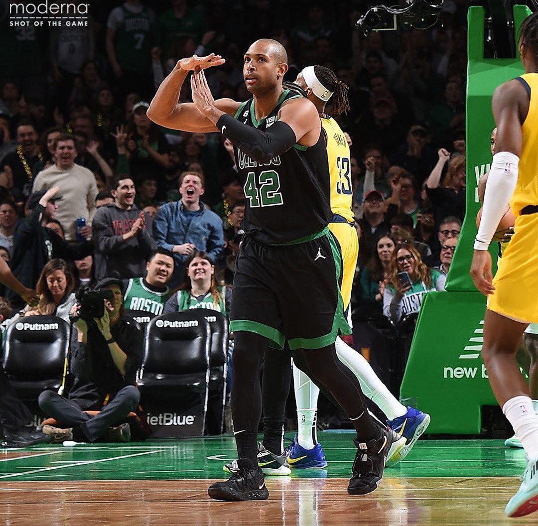 FC_Trinitarios's tweet photo. Que bonito es ver a las leyendas de un club romper límites que hace tan sólo unos años parecían inimaginables!!! 
Nuestro socio de honor Al Horford celebró así ayer su victoria ante Pacers. 
Muchos éxitos allá donde vayas Al! 
#KeepPushing #Trinitario https://t.co/7W5mWQTpz3