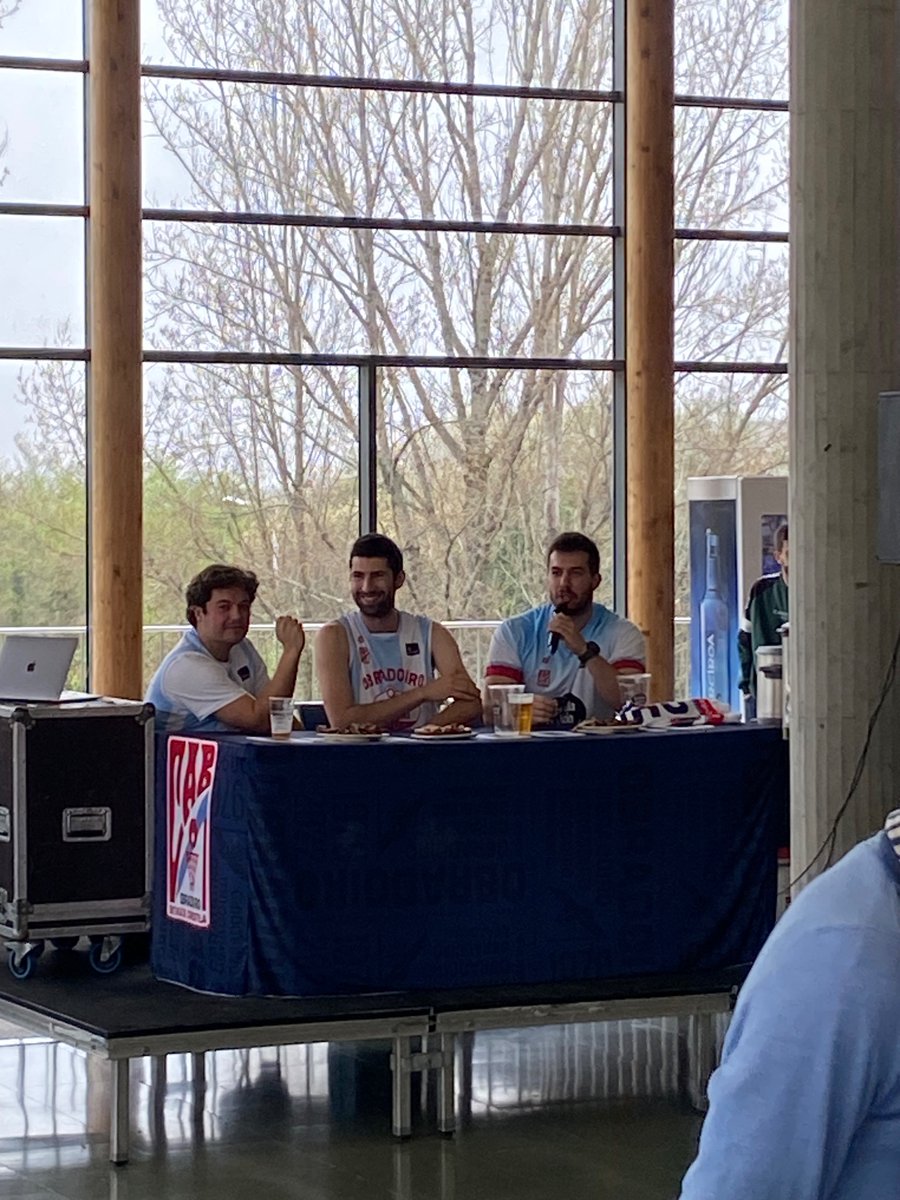 Con motivo do <a href="/OBRADOIROCAB/">OBRADOIRO CAB</a> - <a href="/CBBreogan/">Río Breogán</a> podcast en directo, se cadra podiades facer algo así, que ata o seguinte título aínda pode que falte un tempo..
