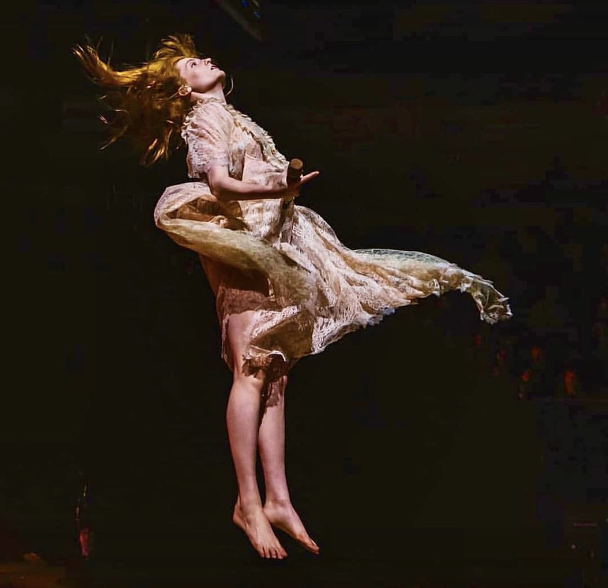 florence welch actually flying; a thread
