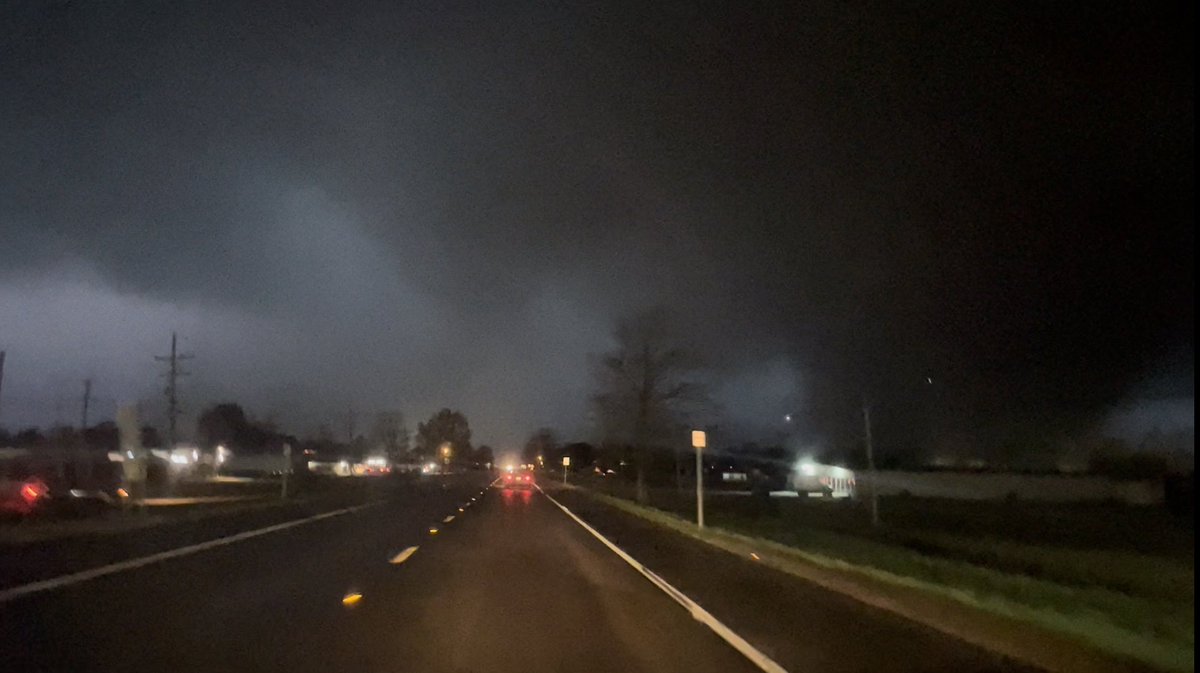 marcusreynold19's tweet image. Probably the most terrifying and shameful photos I’ll ever post. Facing SSW down Hwy 61. My blunder was not expecting a further right turn and then a mapping blunder thinking 61 ran due south as I tried to bail, instead of crossing the road it ran up its length and ran me over.