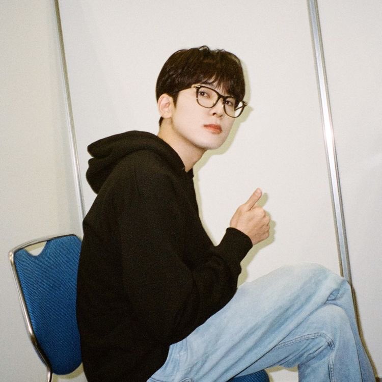 IusoleiI's tweet photo. ㅤ

            lucien soleil — jww x njm fc          
            new account, not new to rp
            nsfw. mdni. eng/fil. nnn.
            like  &amp;  rt  to  be  mutuals.
            dm for plots &amp; pre-ests.

ㅤ https://t.co/Xg2hKda1pF
