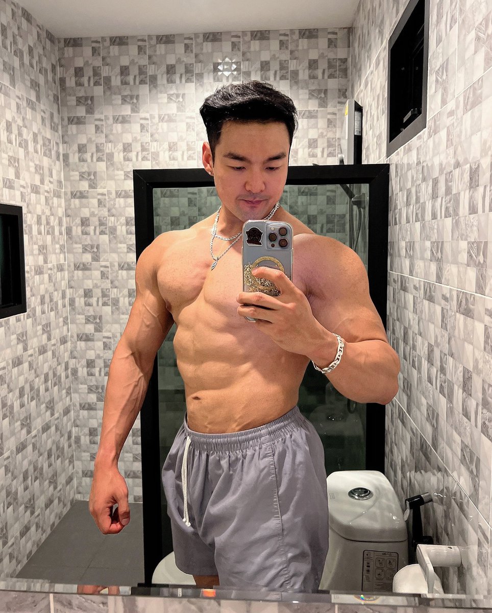 TrainerAVittaya's tweet photo. มาฟิตหุ่นไปถ่ายแบบ ไปเล่นน้ำสงกรานต์กันครับ… 💪🏻😄👌🏻🔥

เลขที่ออกวันนี้ 88.8 kg.

สนใจเทรน ทักมาสอบถามได้นะครับ 💪🏻

📲 Line ID: AMUSCLELAWBU
https://t.co/HMexFR43GZ
#DietMode #PreContest
#PersonalTrainer 
#เทรนเนอร์
#รับสอนออกกำลังกาย
#รับเทรนตัวต่อตัว
#ModelPhotography https://t.co/i9gkyAsb9l