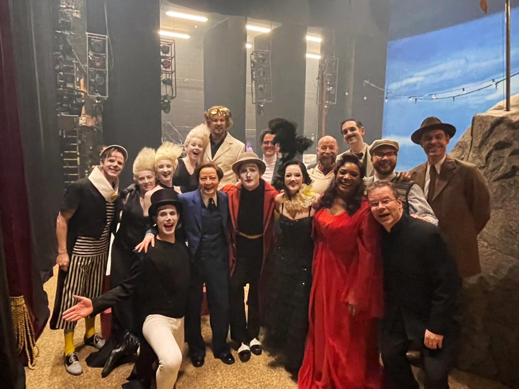 A pretty happy bunch! Here are the #ONAriadne company just after the tabs fell on their final performance of this terrific piece. They really raised the roof. What a joy it’s been to work with this incredible team and our AMAZING orchestra 🎶❤️ <a href="/Opera_North/">Opera North</a>