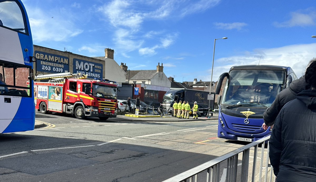 paxfries's tweet photo. @cmmccormack37 Oof, hope everyone’s okay. Areas cordoned off and people looking a bit shocked but hopefully no casualties 🤞 https://t.co/xfqHoll2z7
