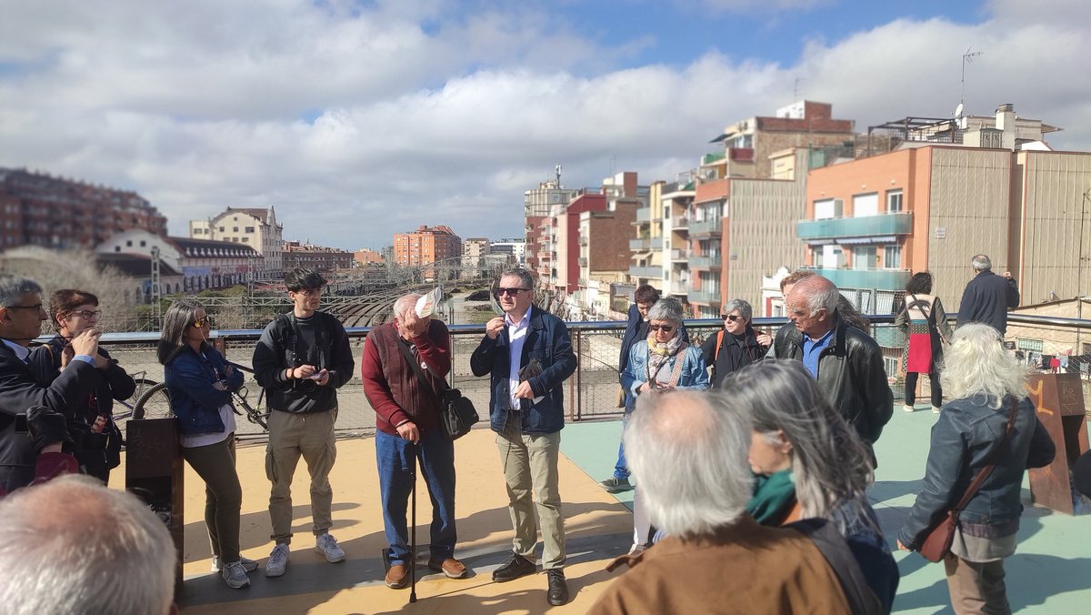Avui hem fet un recorregut organitzat pel Celh i Òmnium pels paisatges i vivències del Paco Candel.
Manuel Domínguez i Genís Cinca ens han recordat la immigració dels anys 50  i el testimoni de molts veïns i companys del Paco al   barri de la Marina.
 #lluitescompartides