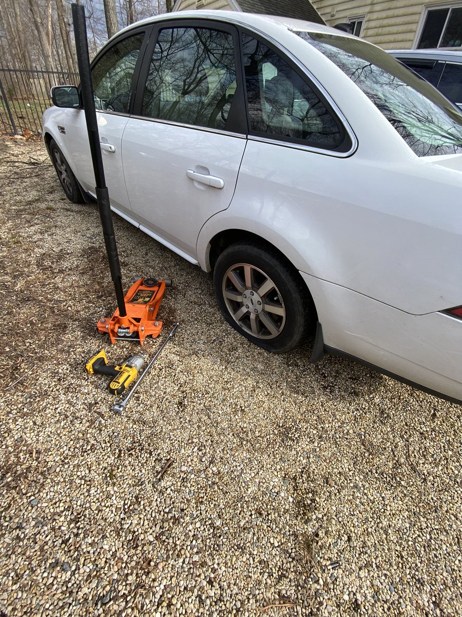 ETEXPRESSTIREM's tweet photo. Home🏡 Office🏢 Anywhere��� We bring the tire shop to you!🚙 https://t.co/3wdOb5ZET7