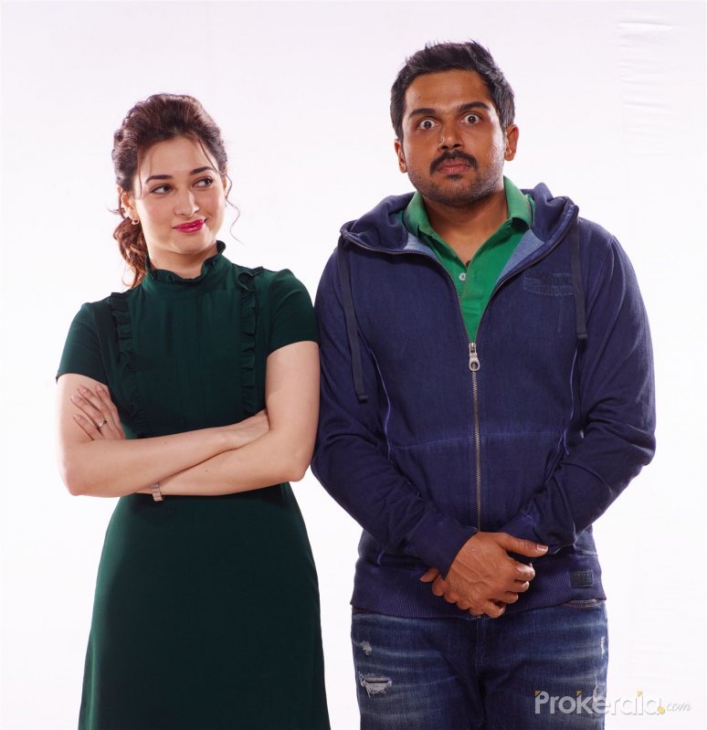 Bobby__Maxx's tweet photo. 7 Years Of Thozha ❤ 😍
அதுக்குள்ளயும் இந்த படம் வந்து 7 வருஷம் ஆகிருச்சு பாருங்களேன் 😌 @Karthi_Offl @tamannaahspeaks

#7YearsOfMemorableThozha | #7YearsofThozha https://t.co/lAYhm20LgG