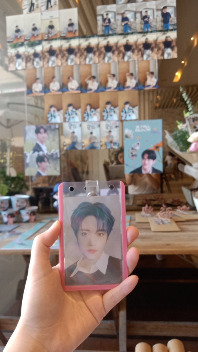ohlittlestar's tweet photo. Namigay nga ng Wooseok pc, may inuwi namang Yuto at Hongseok. At bakit ka may Jinho pc, self? anunaa π
Advance happy birthday, changgu! βΊοΈ Yung dried flower talaga yung pinunta ko, makatanggap man lang ng bulaklak π₯Ί chz #ForYEOONE_InFullBloom https://t.co/5keaWkv2r9
