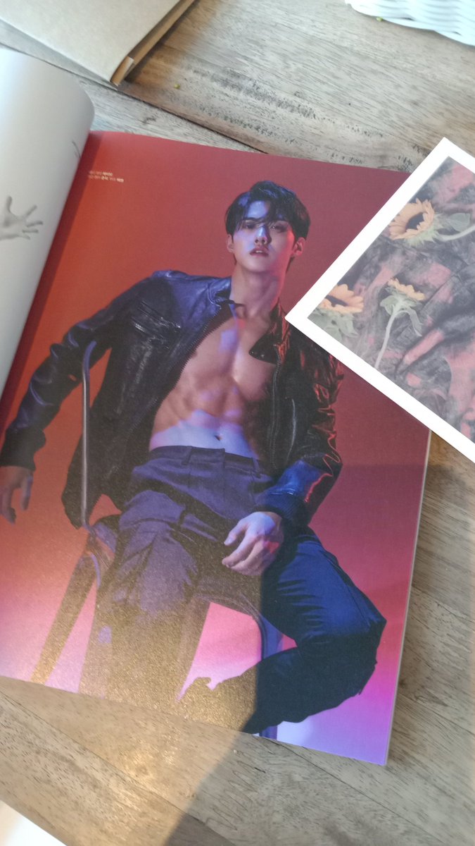 ohlittlestar's tweet photo. Namigay nga ng Wooseok pc, may inuwi namang Yuto at Hongseok. At bakit ka may Jinho pc, self? anunaa π
Advance happy birthday, changgu! βΊοΈ Yung dried flower talaga yung pinunta ko, makatanggap man lang ng bulaklak π₯Ί chz #ForYEOONE_InFullBloom https://t.co/5keaWkv2r9