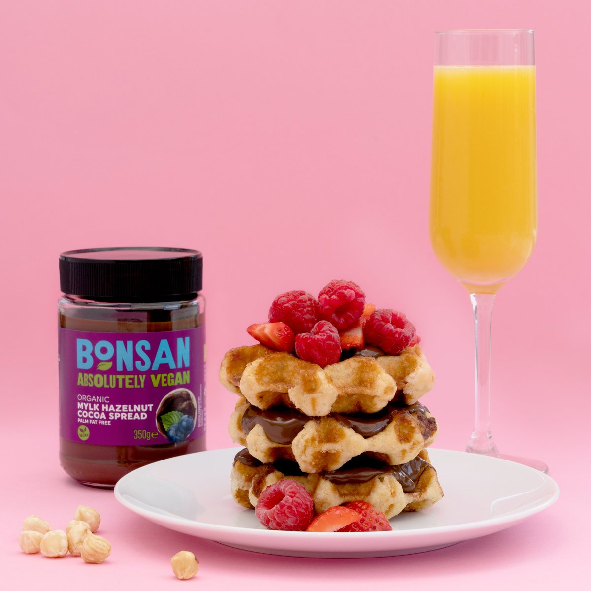 We don't need an excuse to use our delicious plant-based choco spread, but #InternationalWaffleDay is definitely the perfect time!🧇

We've drizzled it over vegan waffles and topped it with fresh berries, paired perfectly with a flute of orange juice, just to be a little extra!😏