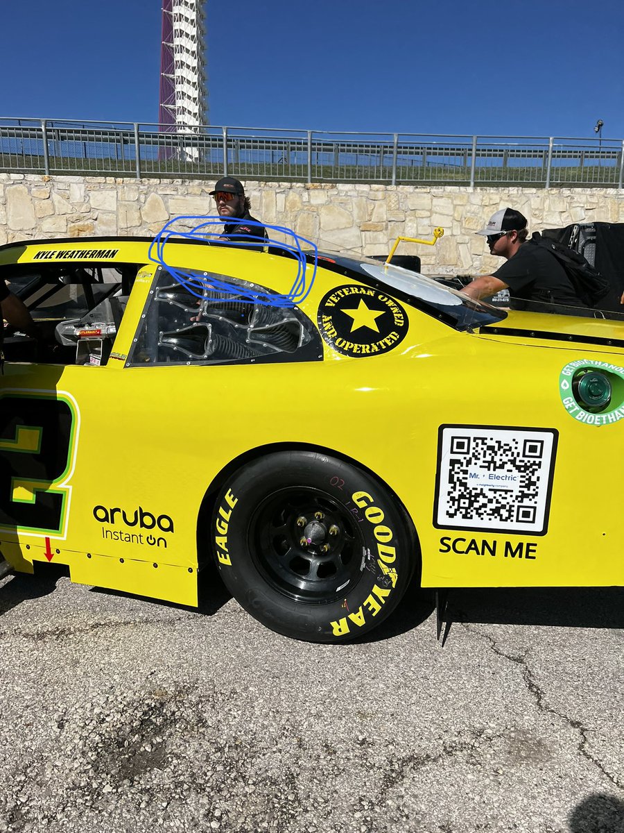 100 ReTweets before the race at 4PM and I’ll write Kevin the Minion on the car 🤔✍️ 

It’s up to y’all now 🤟🏻😂

<a href="/MrElectric/">Mr. Electric®</a> | @ArubaNetworks