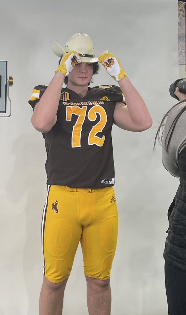 Had an amazing time yesterday visiting the University of Wyoming and learning about an awesome program! Thank you <a href="/the_BBoyd/">Benny Boyd</a> <a href="/CoachTripodi/">Coach Tripodi</a> @CoachTimWYO <a href="/CoachCBohl/">Coach Craig Bohl</a> and @CoachTJLucas for the opportunity! <a href="/wyo_football/">Wyoming Cowboy Football</a> <a href="/EDGYTIM/">Timothy “EDGYTIM” OHalloran</a> <a href="/DGS_Football/">DGS Football</a>