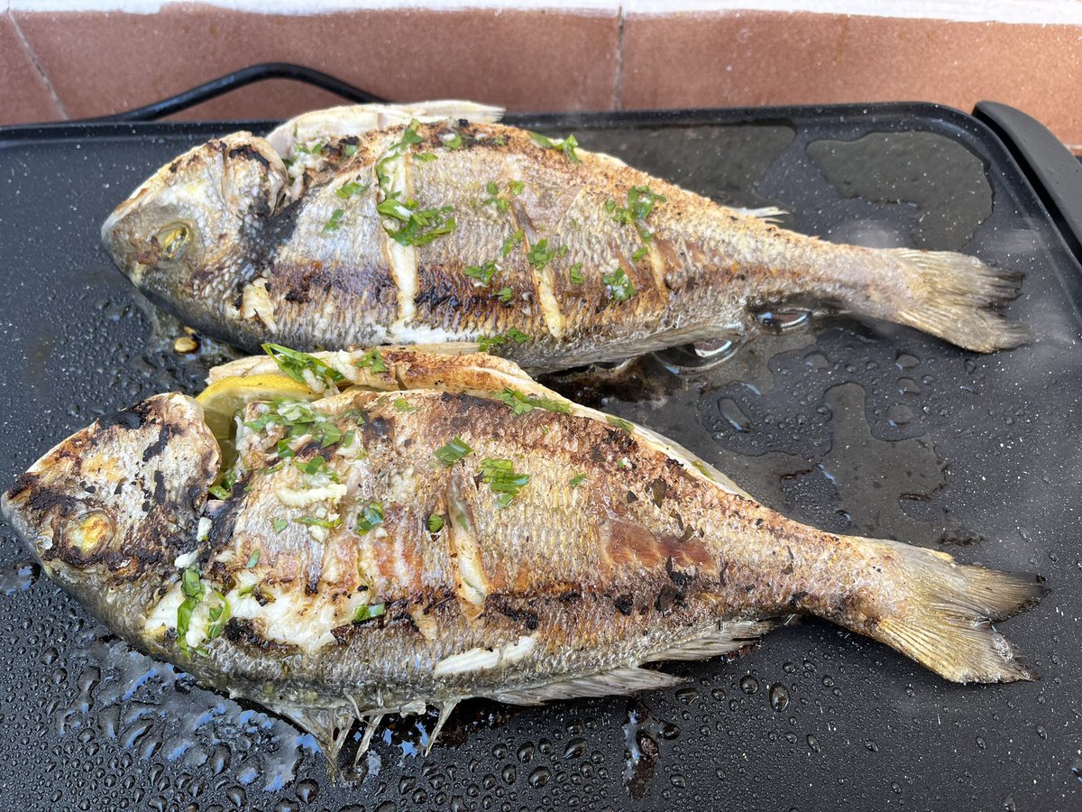 Pirata LeChuk (@lechukpirata) on Twitter photo Seguimos con la alimentación saludable 💪🏻💪🏻
Doradas a la plancha con aderezo de oliva, ajo, limón y perejil. 😋😋😋 Seguimos con la alimentación saludable 💪🏻💪🏻
Doradas a la plancha con aderezo de oliva, ajo, limón y perejil. 😋😋😋