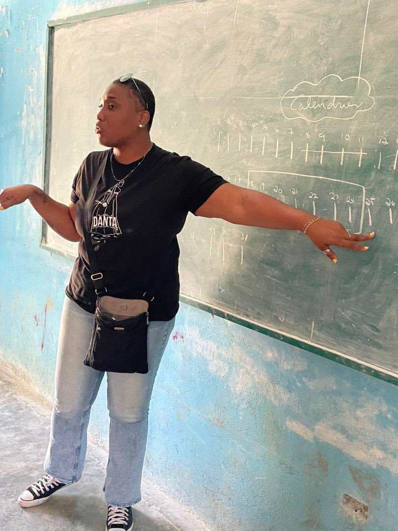 Neges_Mawon's tweet photo. NÈGÈS MAWON tout kote!!!
Nan klas yo, nan òganizasyon yo, nan legliz yo, nan gagè yo, nan sal spektak yo, anndan kay yo!
Mache nan tout peyi a pou kontinye travay nou!
Pa gen kanpe!
#PlatoSantral #LasCahobas #Danta https://t.co/wWLTBYwJ6Y