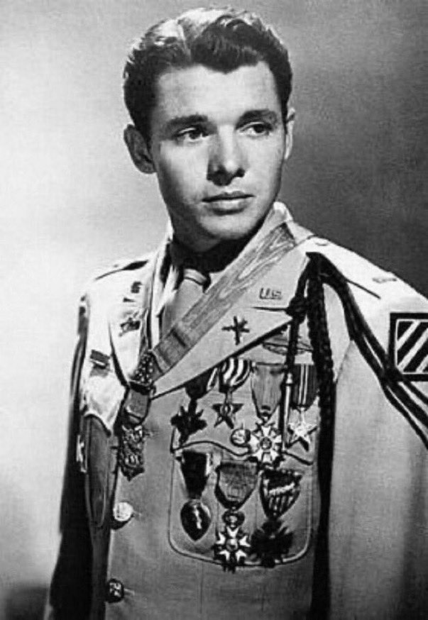 #MedalOfHonorDay 
Legendary Heroes from WWI and WWII 
Sergeant York and First Lieutenant Audie Murphy.
#USA #Heroes 🇺🇸