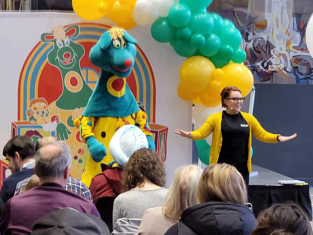 sandragionas's tweet photo. How cool is this? #Polkaroo &amp; #TVOLearn's @the_mulc at @KitchLibrary!! #TVODayatKitchenerLibrary!! https://t.co/OBKFExFjUz