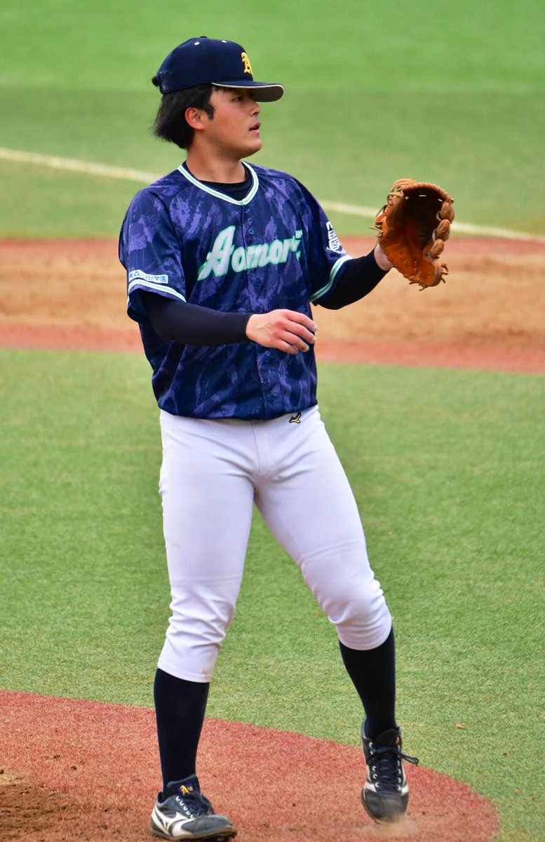 ryu_bb05's tweet photo. ［3/25 東北地区社会人・大学野球対抗戦］
青森大
#38 鈴木太晟（金足農業高）

5回途中で降板したが、初回は2つの三振を奪い無失点・3回無死満塁のピンチは最小失点に抑えるなど良さも見えた！

#青森大学 https://t.co/oAjCyjz03k