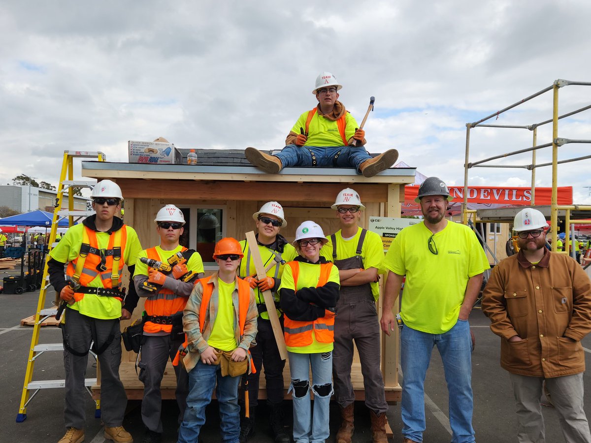 avhs_news's tweet photo. Our Construction Team was one of only 5 teams that finished their build this week for the @cie_foundation.  Competitors included 28 teams from various So Cal college programs and high school carpenter union programs.   The weather conditions were very challenging, but the https://t.co/bSnnp2ZnB9