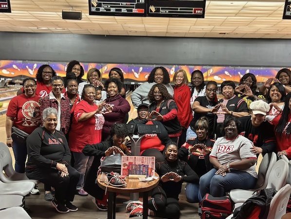SWDCA_DST's tweet photo. SWDCA Chapter’s Cedar Hill POD had a wonderful time celebrating Sisterhood Month at the AMF Desoto Bowling Center.
#SWR31DaysOfLove
#ForwardWithFortitude
#SWDCASisterhoodMonth2023
#UnitedInSisterhood
#DSTInc1913
#DST1913
#swbelieveinlove2023
#SWDCA
#SWDCAProud
#110years https://t.co/8OpjQhQWDV