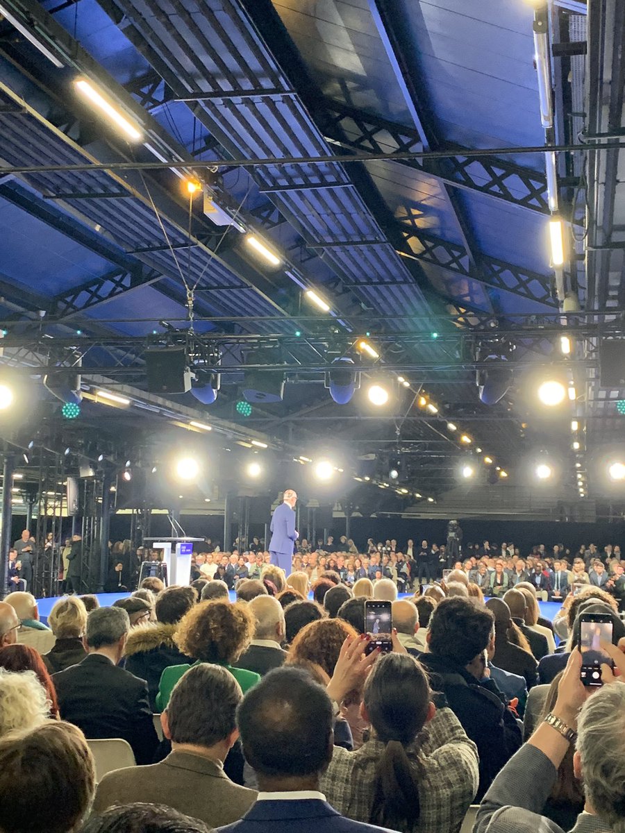 Horizons Cesson-Sévigné présent au 1er congrès du parti d’<a href="/EPhilippe_LH/">Edouard Philippe</a> ! Un moment de communion fort et important 🇫🇷 #horizonslecongrès