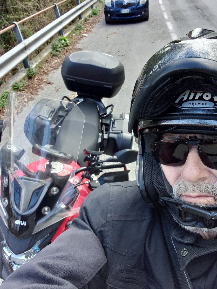gaetano_rizza's tweet photo. Il giro in moto per agevolare il ruttino. #Honda #HondaCb500x #cb500x #africatwin #benellitrk502 #voge500ds #bmw #suzukivstrom #royalenfield #ktmadventure #moto #bike #biker #motociclisti #motorcycle #motorcycleman #motoman #ilmotociclettaro #hondaman #solitaryman 😎 https://t.co/BycUHMmpao