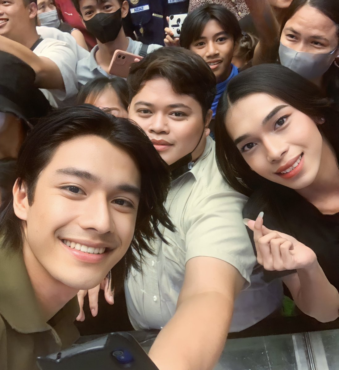 i finally met u both na!😭❤️ fangirling of #JillianWard since nung sa Luna Blanca pa, (No Joke) #AbotKamayNaPangarap #KapusoMallShow #SMCityTelebastagan #GMA @HalaghayJeff