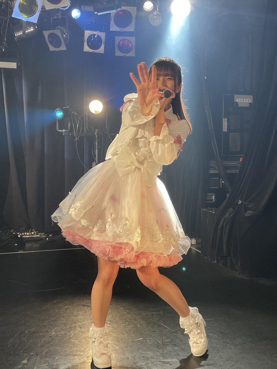 NaGuilty_'s tweet photo. 咲乃ゆい生誕祭2023
初の生誕本当におめでとう
初めてで準備やレッスン大変だっただろうけど、最高のステージを見せていただきました
お姫様なドレス衣装、本当に似合っていて素敵だった👗
手紙も渡せてよかった💌
来年の生誕も祝いたいし、これからも応援していきたいなって思いました
ありがとう！！ https://t.co/qJIafdDPp5