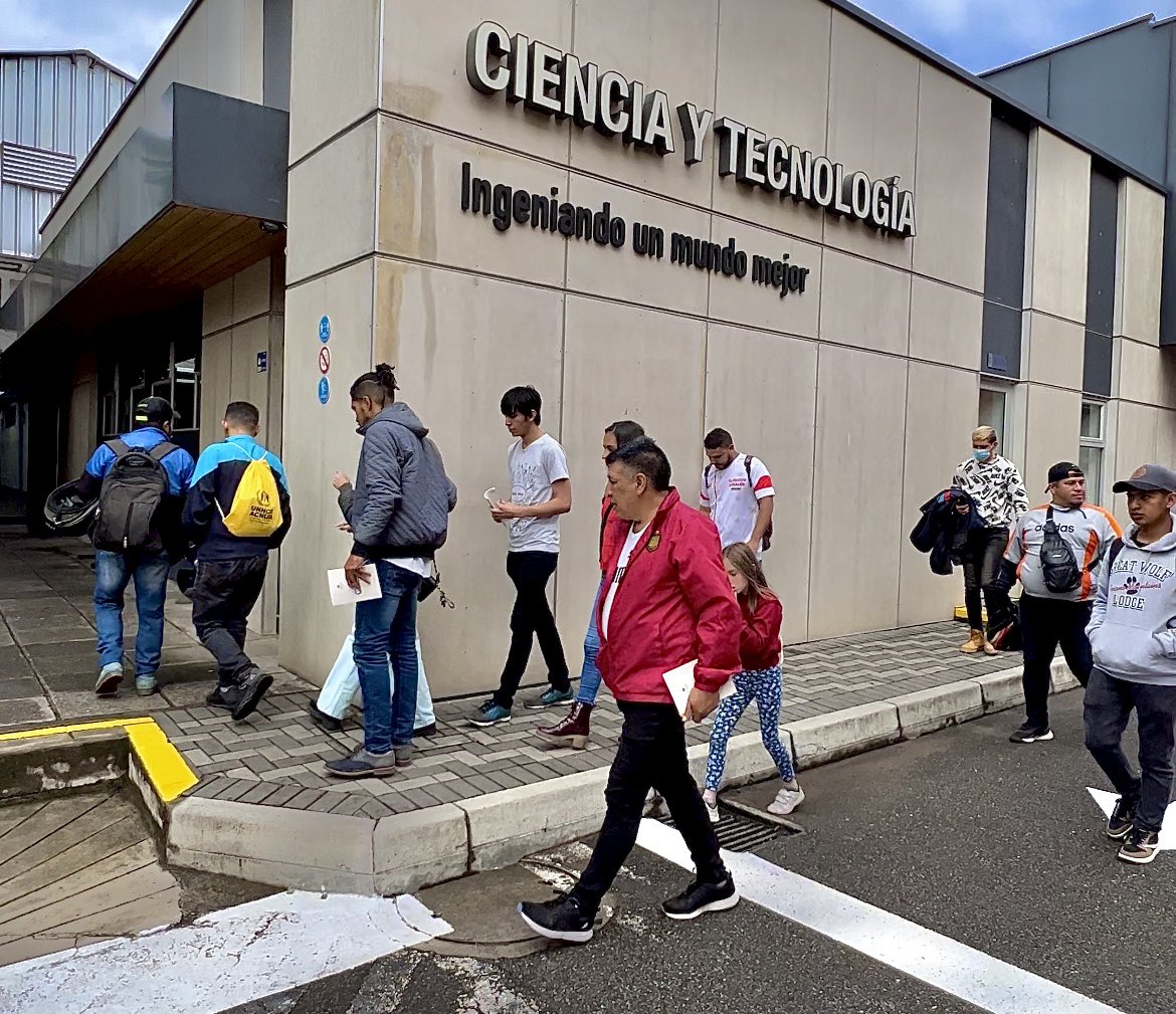 EducaSL_UDA's tweet photo. Hoy inician las prácticas de laboratorio de los beneficiarios del Proyecto 𝘿𝙚𝙡 𝘿𝙚𝙨𝙥𝙡𝙖𝙯𝙖𝙢𝙞𝙚𝙣𝙩𝙤 𝙖 𝙡𝙖 𝙄𝙣𝙩𝙚𝙜𝙧𝙖𝙘𝙞𝙤́𝙣 que lleva adelante @uazuay, a través de #educasinlímites.

#ChildFun #idehpucp #IDL #uazuay #UNESCO #WeWorld #LivesinDignity https://t.co/wZAtlbPyPt
