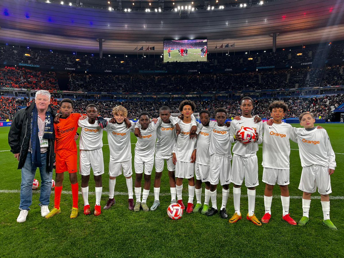 PhilippeWolak's tweet photo. Donner du bonheur en rĂ©alisant des rĂȘves liĂ©s au football, telle est cette Ă©motion encore ressentie au @StadeFrance Ă la mi-temps de #FRAPBS lors de lâOrange Football Challenge pour les jeunes de @VilledEvryCourc et #Guerville cc @OrangeIDF @TeamOrangeFoot @beaudetstephane https://t.co/IugXyaXi1G