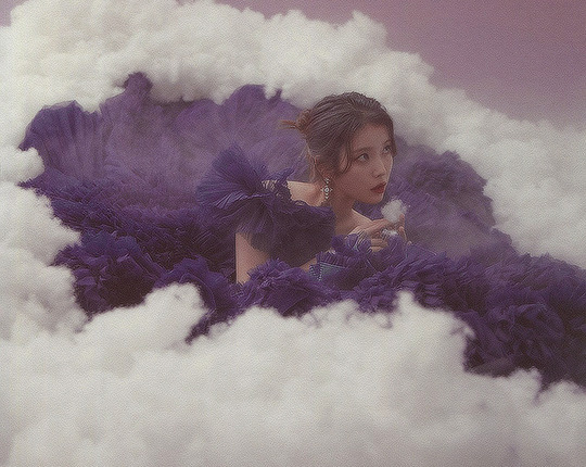iuaenapieces's tweet photo. #2YearsWithLILAC https://t.co/0GNnUYKE90