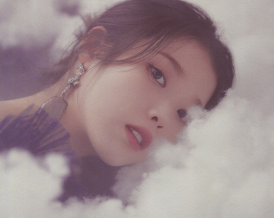 iuaenapieces's tweet photo. #2YearsWithLILAC https://t.co/0GNnUYKE90