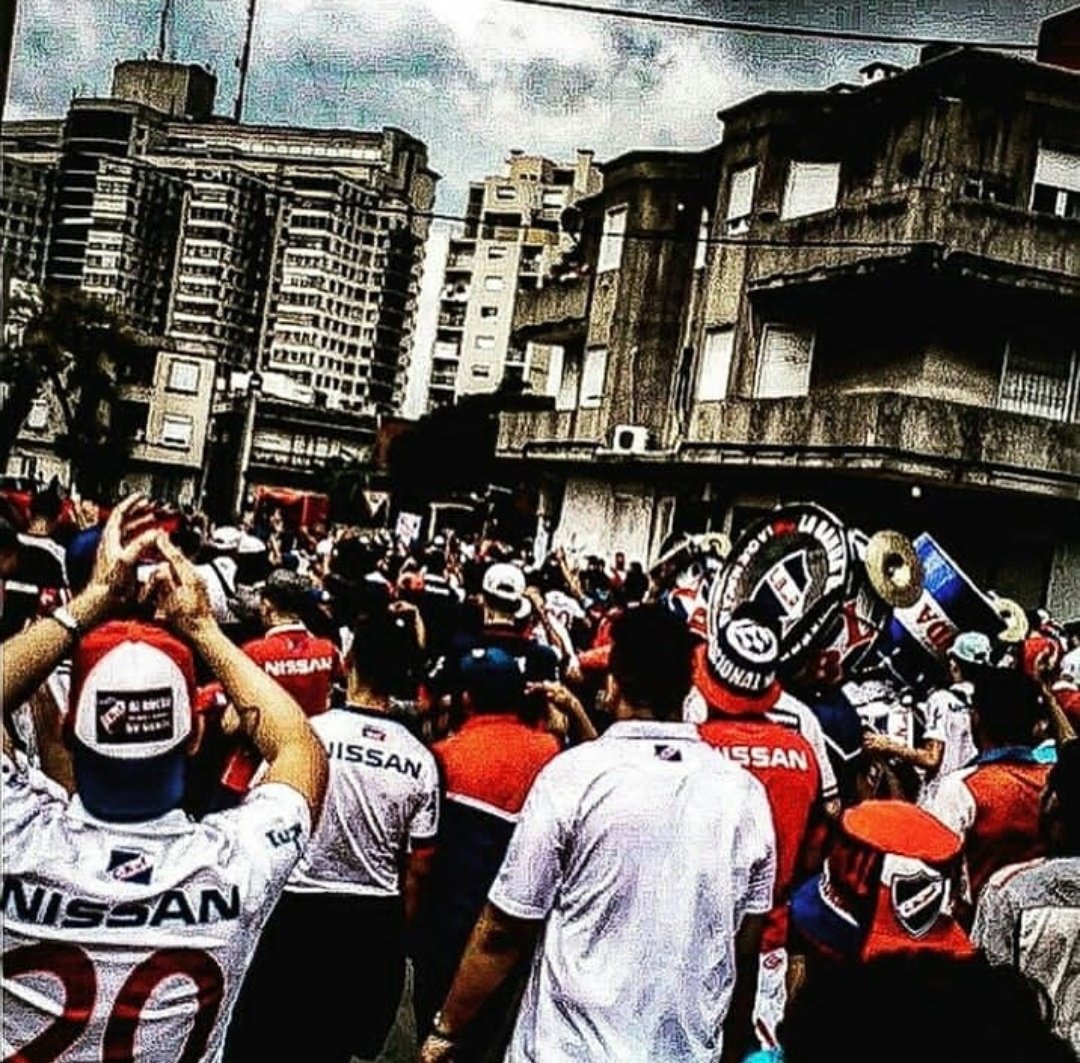 Y así vas, siendo vos, enamorandome cada día más.