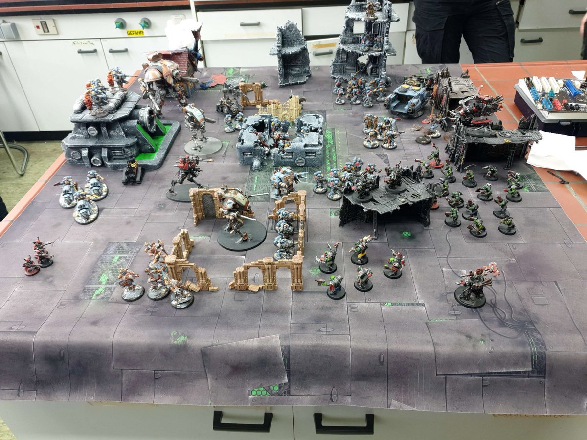 FreiesLabor's tweet photo. Hier wird grad Warhammer vorgestellt von der Tabletop Gruppe https://t.co/IwOd4WlvZk
