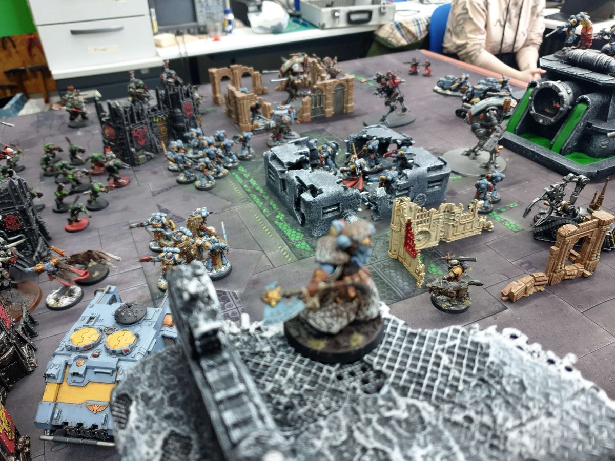 FreiesLabor's tweet photo. Hier wird grad Warhammer vorgestellt von der Tabletop Gruppe https://t.co/IwOd4WlvZk