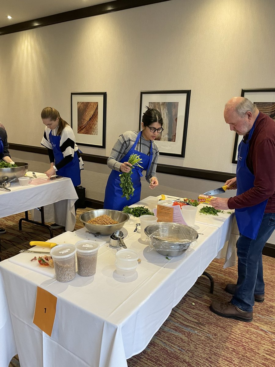 carolyn_ro's tweet photo. This. Is. FABULOUS!! DASH diet cooking class in session!Recommended in @SCC_CCS Lipid Guidelines. CHEPplus attendees prep, cook, review key messages for healthy eating and have fun. Lunch buffet soon! https://t.co/zn8ZgLsBMP