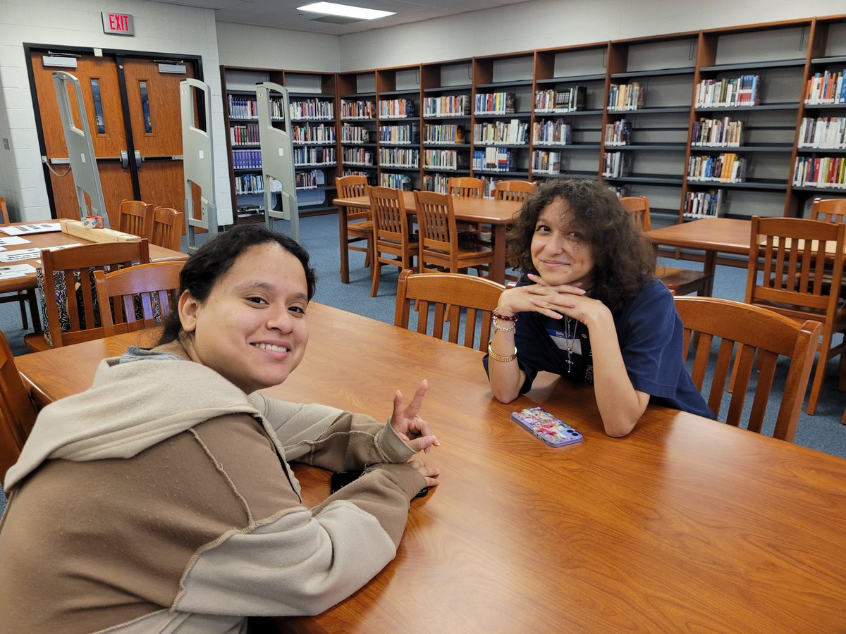 liberryninja's tweet image. Excited to have my @Ike9_AISD students here volunteering #teenbookcon2023 You guys are amazing!