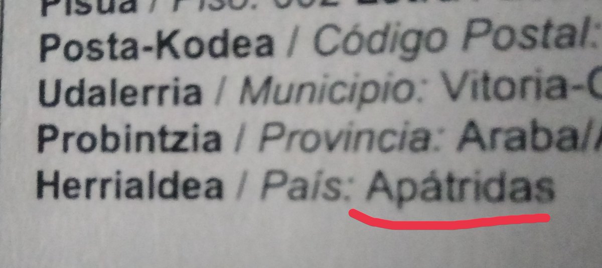 Aitzakia's tweet photo. Según un informe de Osakidetza, el aita es apátrida 😅😂 https://t.co/gaI25oWbfN