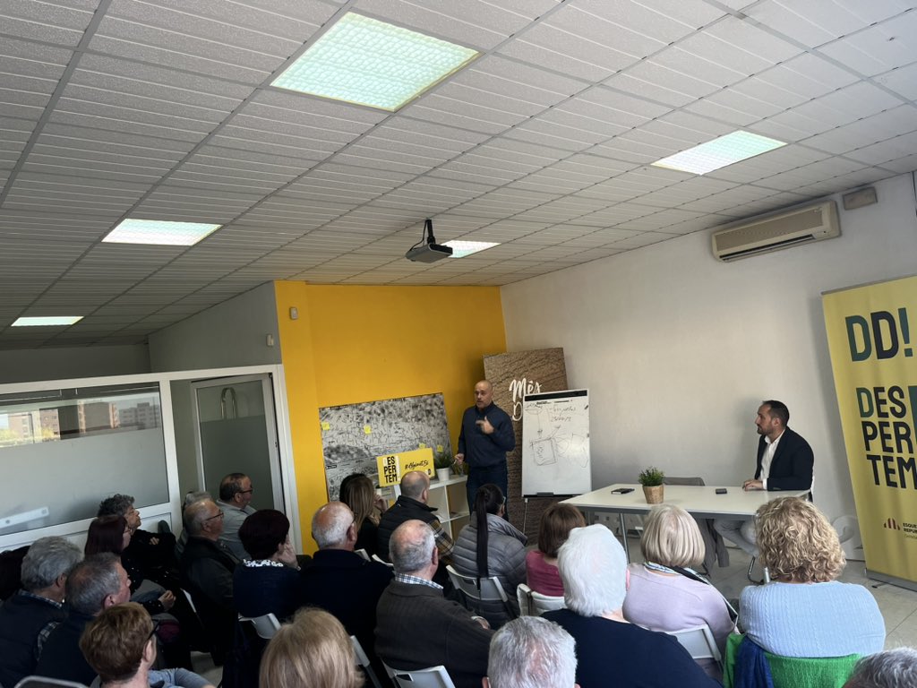 callau_minar's tweet photo. ⭕️Jornada a #deltebre amb el company diputat @jordisalvadorduch per parlar de la situació actual de les pensions i treball. #temes importants que afecten directament a la ciutadania✊@erc_deltebre @esquerrarepublicana #alcostatdelagent Dubtes, opinions, realitat🏠 https://t.co/RhsNgkSumj