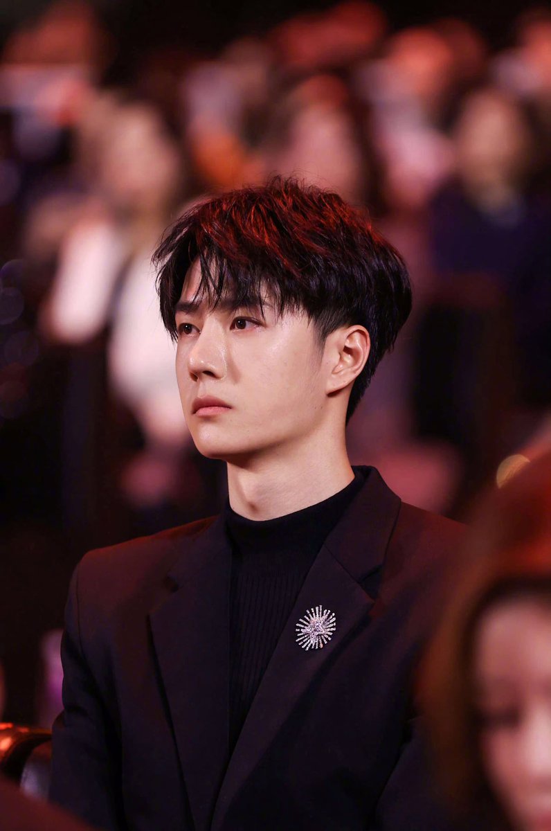 มีใครรู้สึกมั้ยว่าวอปหล่อขึ้น… หล่อแบบหล่อกว่าปกติอะ โครงหน้าเอย อะไรเอย รู้สึกน้องหน้าโตเป็นหนุ่มขึ้นกว่าเดิม เบบี้แฟตหายไปหมดแล้วจริงๆ