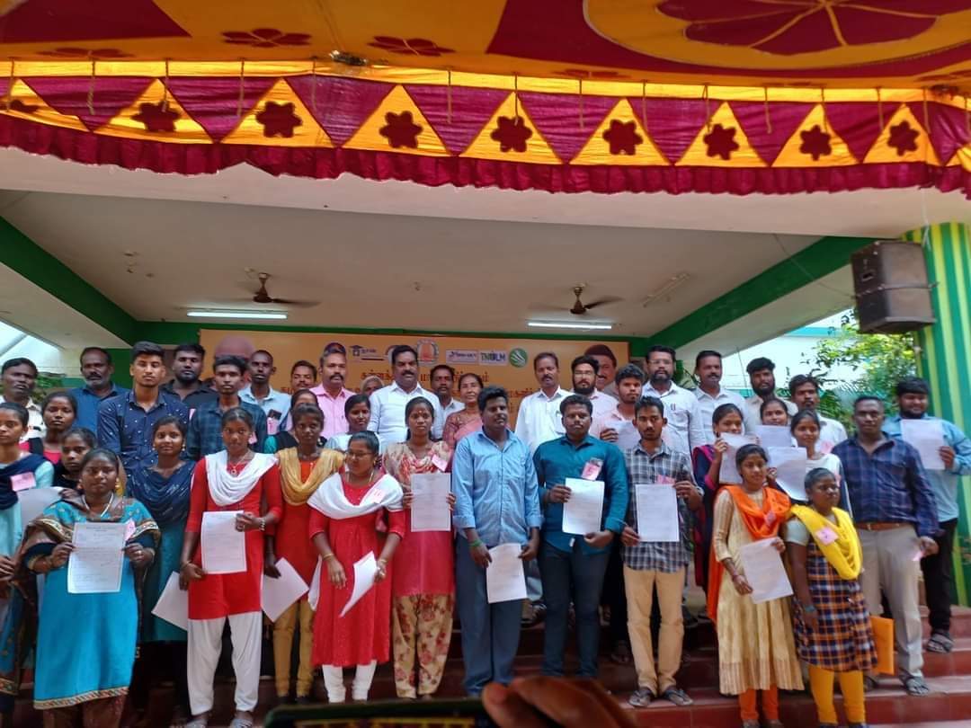 DMK_Kalakurichi's tweet photo. தமிழ்நாடு முதலமைச்சர் @mkstalin ஆணைக்கிணங்க @kallakurichidt தமிழ்நாடு மகளிர் மேம்பாட்டு நிறுவனம் மூலமாக உளுந்தூர்பேட்டை அரசு பெண்கள் மேல்நிலைப் பள்ளியில் இன்று நடைபெற்ற வேலைவாய்ப்பு முகாமில்.  #உளுந்தூர்பேட்டை_சட்டமன்ற_உறுப்பினர் #A_J_மணிக்கண்ணன் அவர்கள்.
#kallakurichinorthdmk https://t.co/kYZuQrFU3c