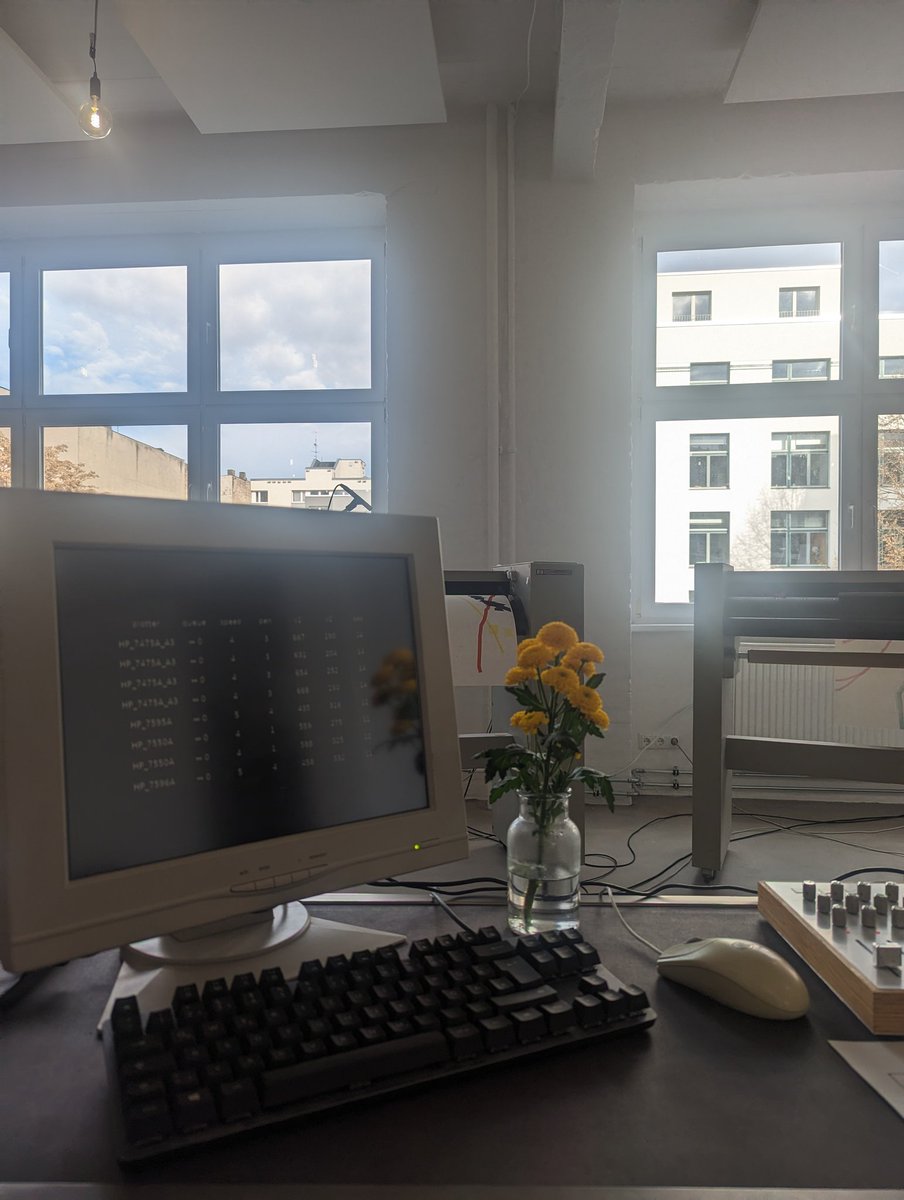 despace_berlin's tweet image. The #plotters are on! ⚡

Octet: a two-days installation featuring eight vintage plotters by @schwittlick_. 

🗓️ 25 &amp;amp; 26 March
🕑 14:00 - 20:00h
📍despace, Kottbusser Damm 79

P.S. Artist&apos;s performance both days at 18:00h

#tezos #tezosberlin #berlingenartmonth #generativeart