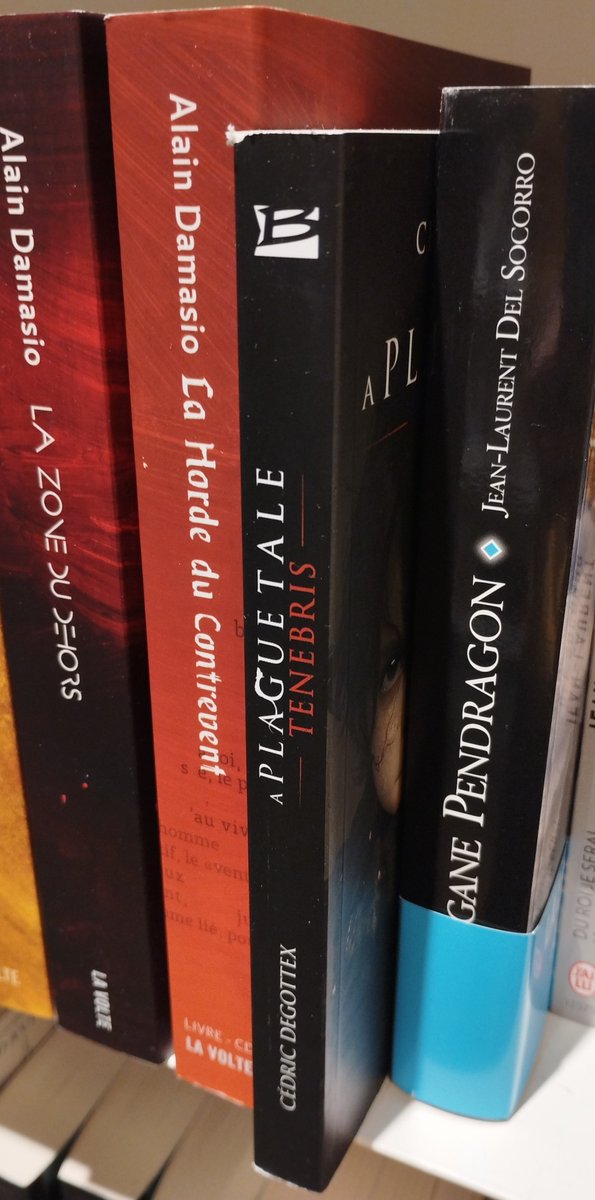 Tenebris juste à côté de la #HordeDuContrevent ? Je suis d'accord ! ❤️‍🔥

Cela fait cinq mois et demi que #APlagueTale Tenebris fait son petit bonhomme de chemin en librairie, et vos retours généreux me touchent ☺️

Merci à toutes et tous ! 🙇

👩‍👦🔥🐀🐀🐀

#APlagueTaleRequiem