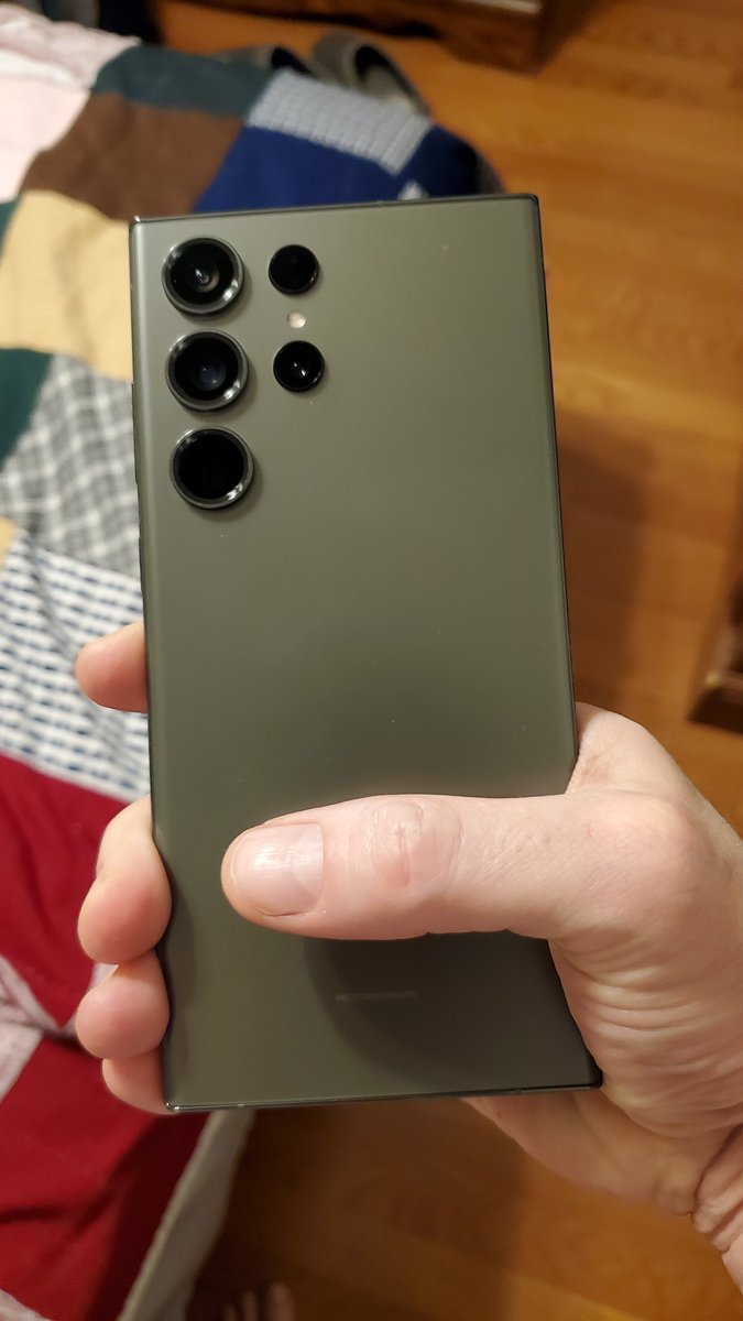 JeffisWinning's tweet photo. Well, I got the S23 Ultra as my S10+ battery finally started going to shit. https://t.co/VnNb9Xq0OV